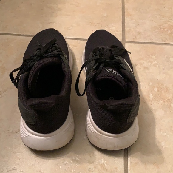 🌟HP🌟Adidas Cloud Foam athletic shoes- size 4 - Picture 5 of 14